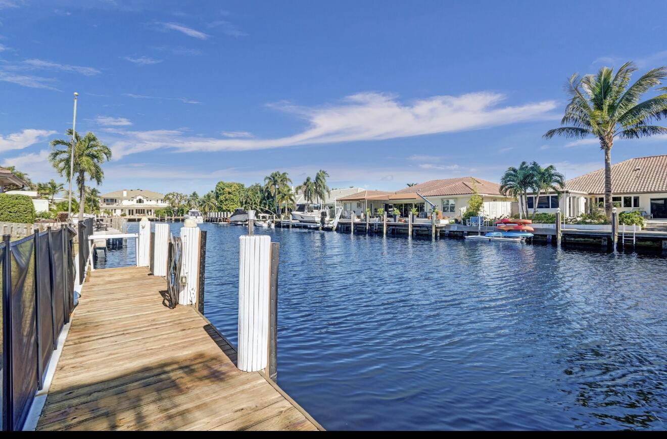 LANDINGS FIRST SEC - Land