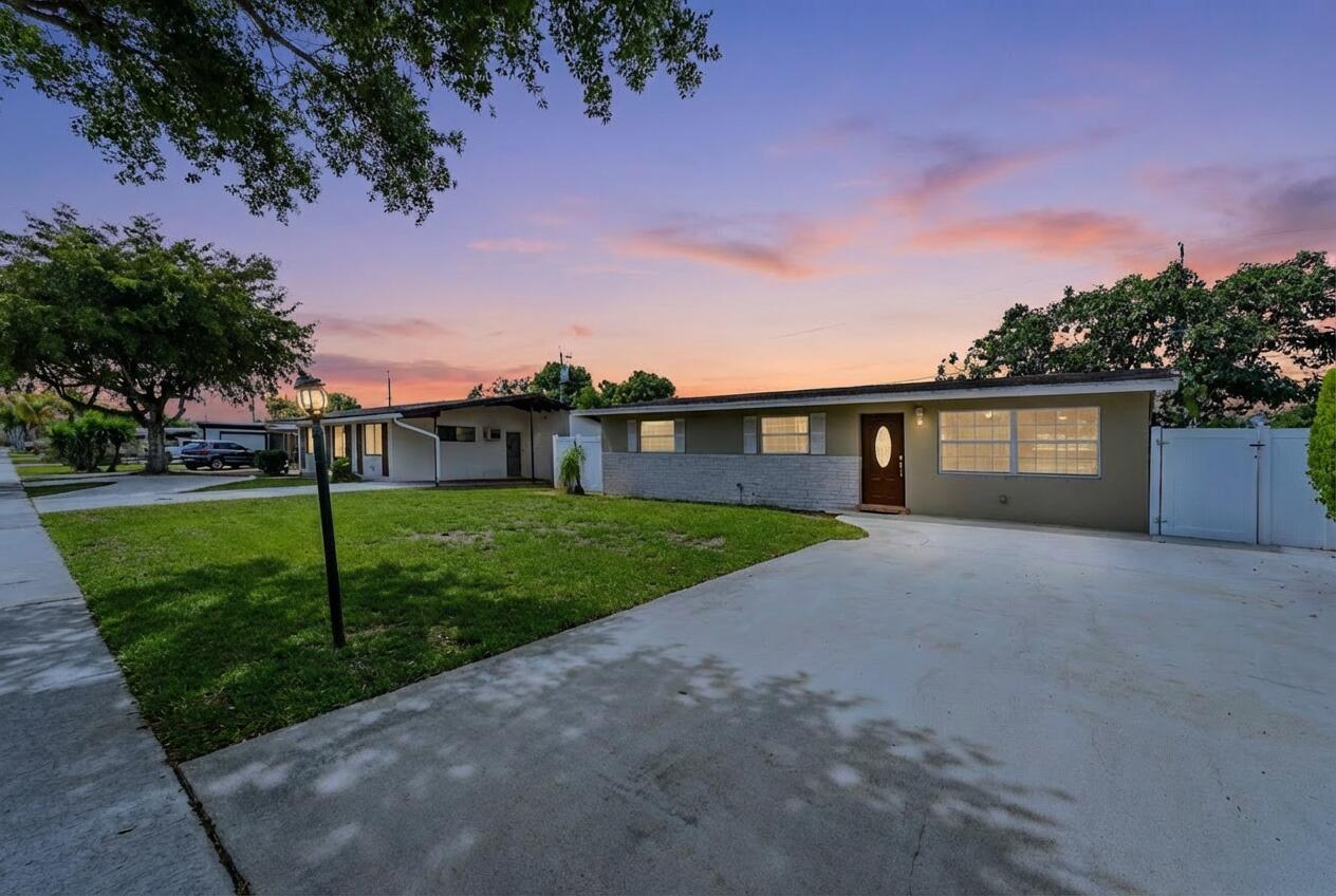 PALM SPRINGS VILLAGE 8 - Residential