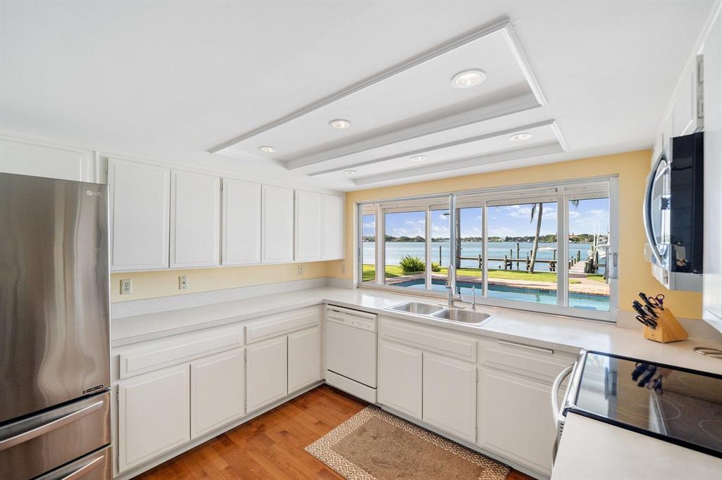 RIO VISTA OF ISLAND SHORE - Residential