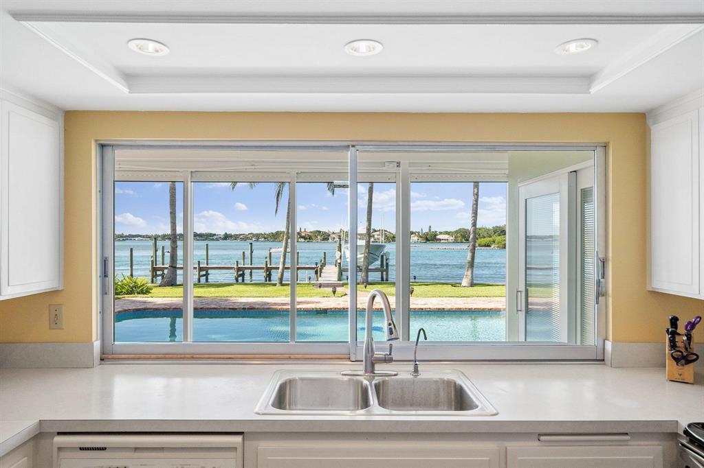 RIO VISTA OF ISLAND SHORE - Residential