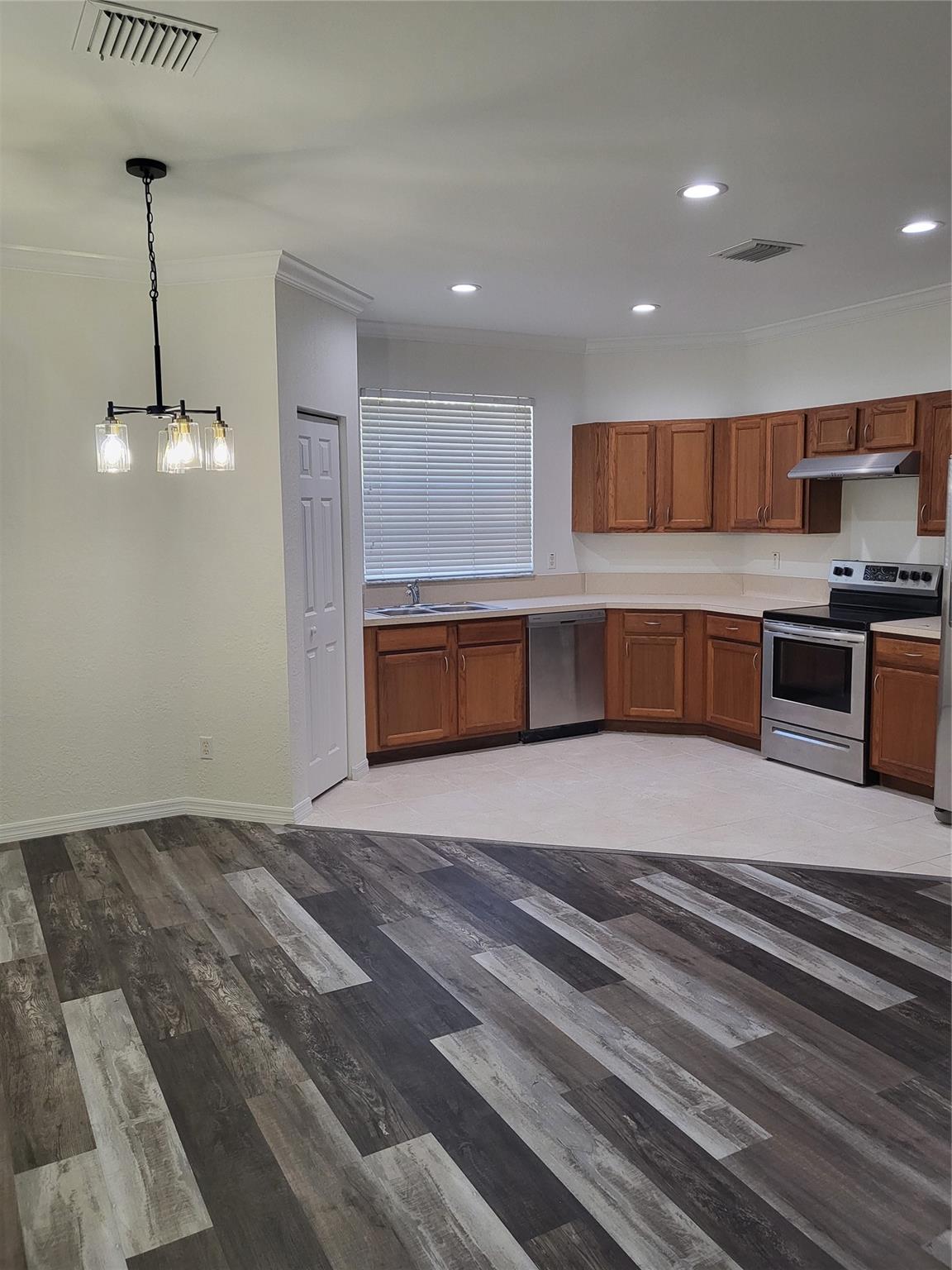 East Lake Village 02 - Residential Lease