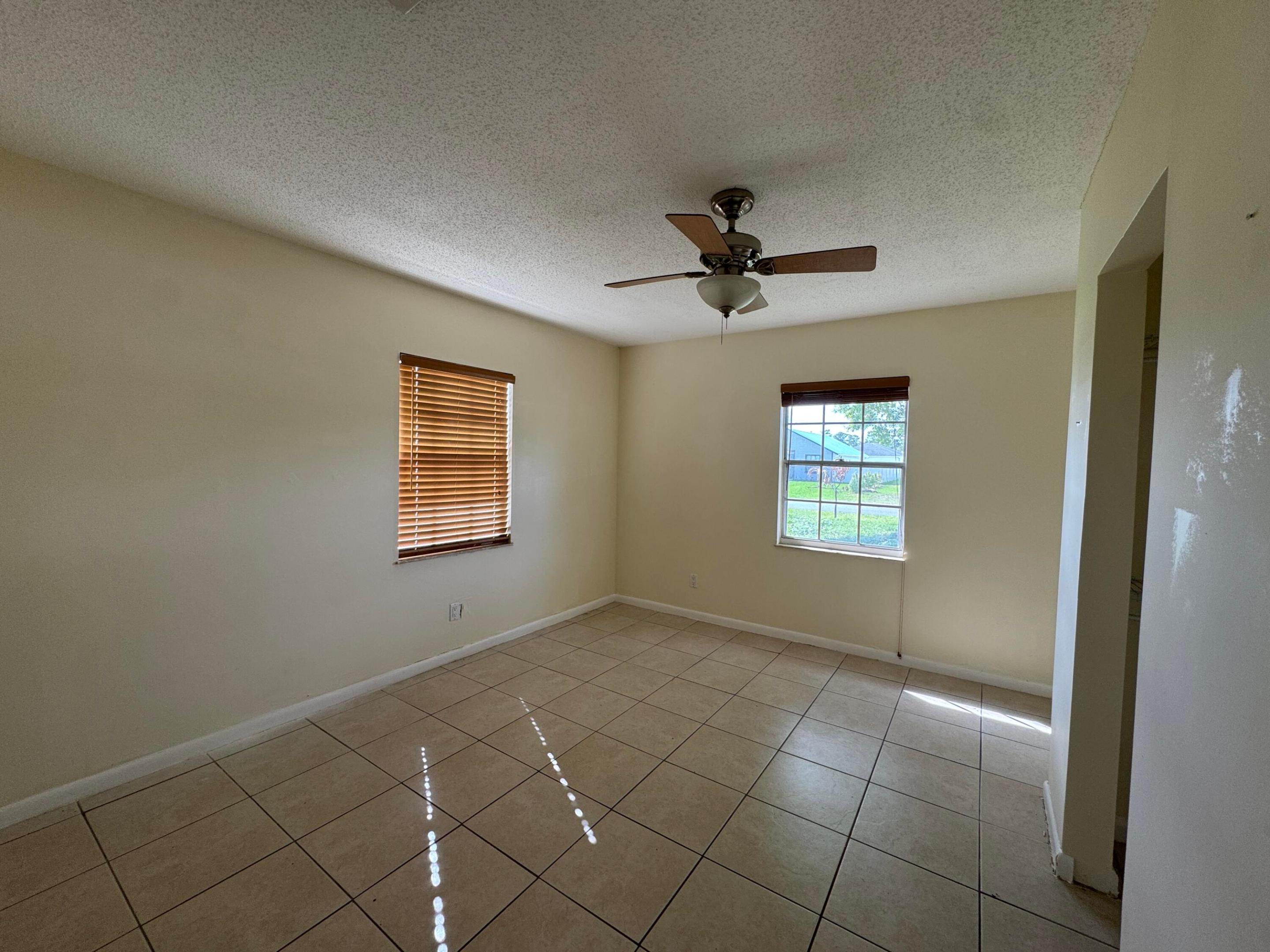 DIXIE HEIGHTS UNIT NO 1 - Residential Lease