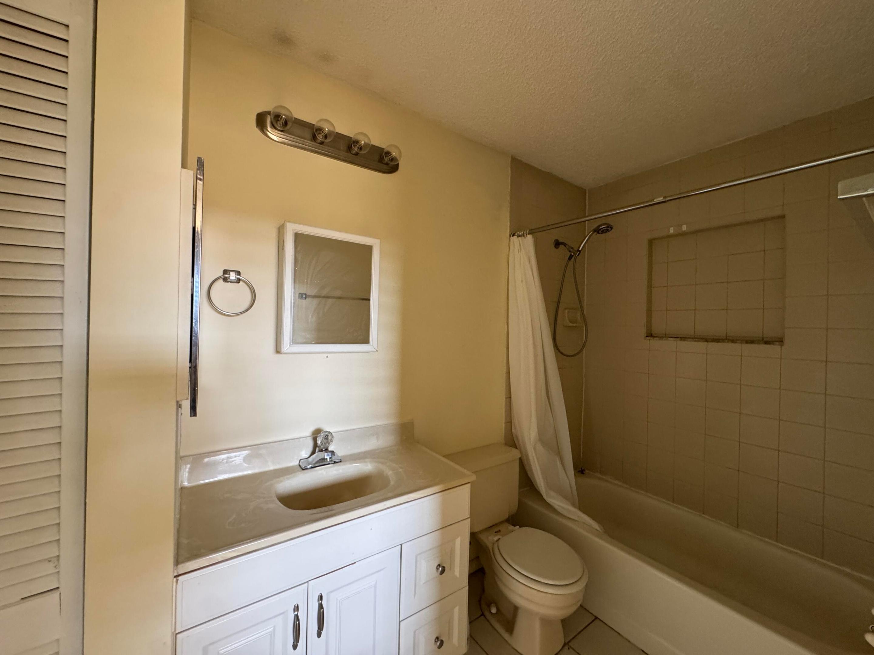 DIXIE HEIGHTS UNIT NO 1 - Residential Lease