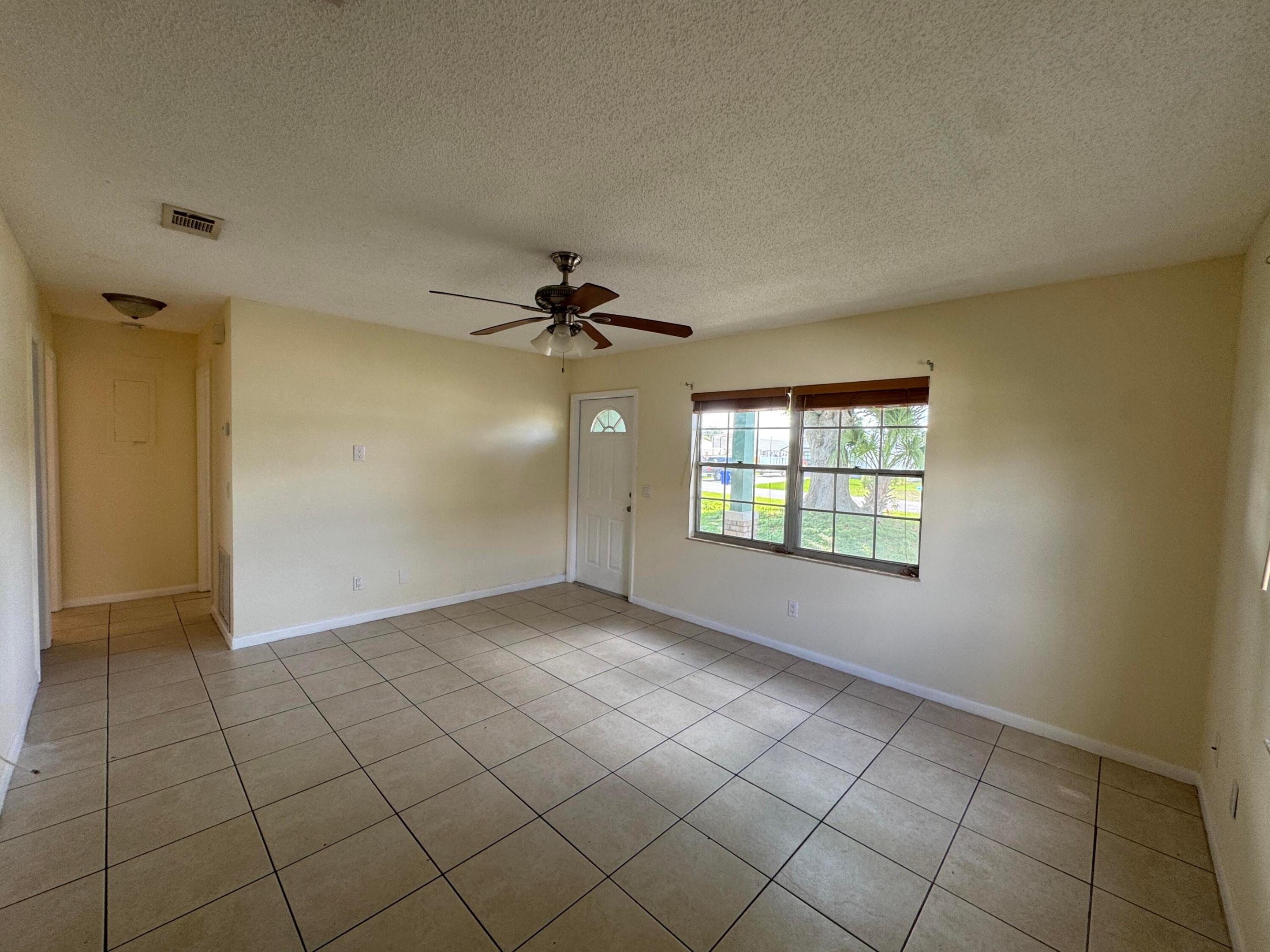 DIXIE HEIGHTS UNIT NO 1 - Residential Lease