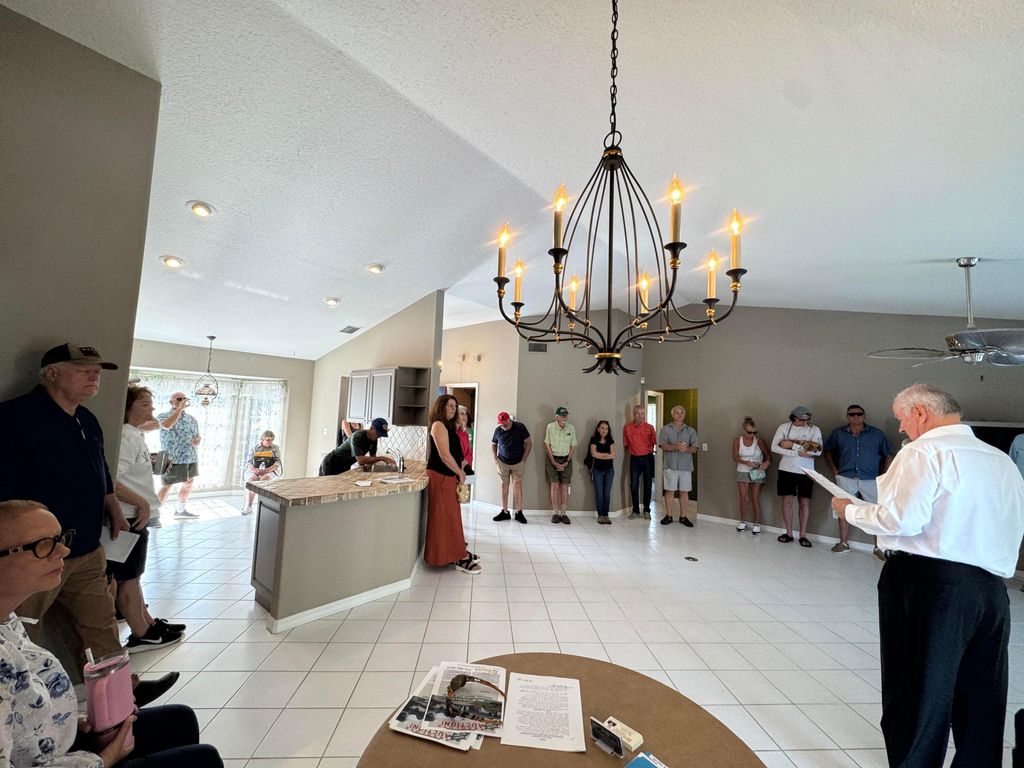 Photo of 364 16th Street SW, Vero Beach, FL 32962 (MLS # B26006660)