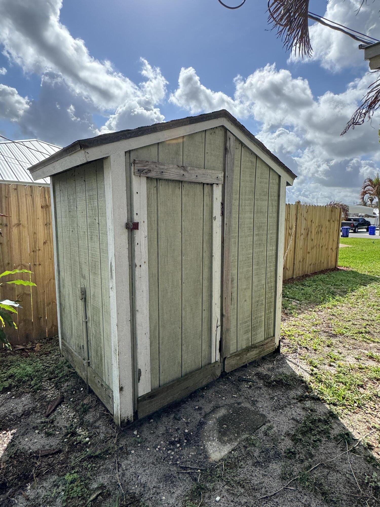 DIXIE HEIGHTS UNIT NO 1 - Residential Lease