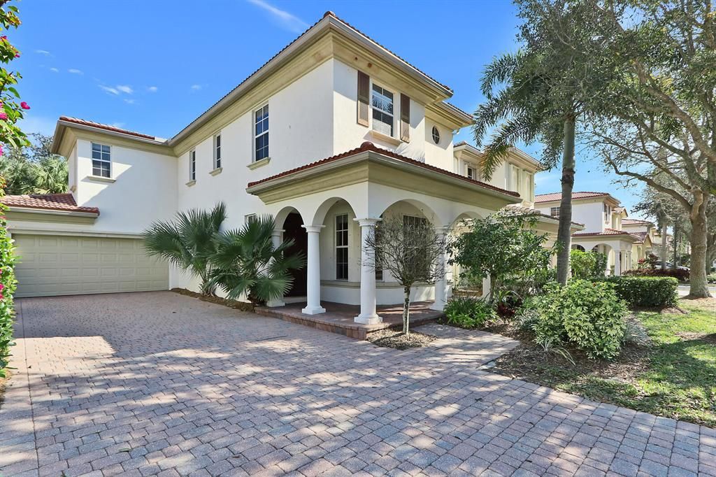 Photo of 629 Castle Drive, Palm Beach Gardens, FL 33410 (MLS # R10682621)