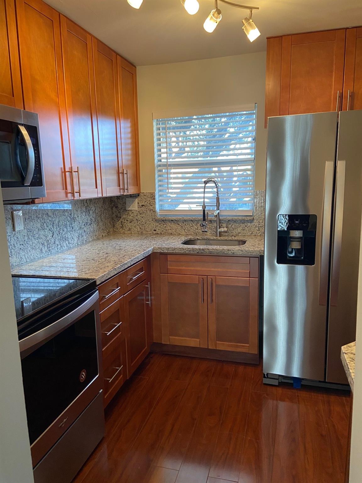 SUNRISE LAKES 3 - Residential