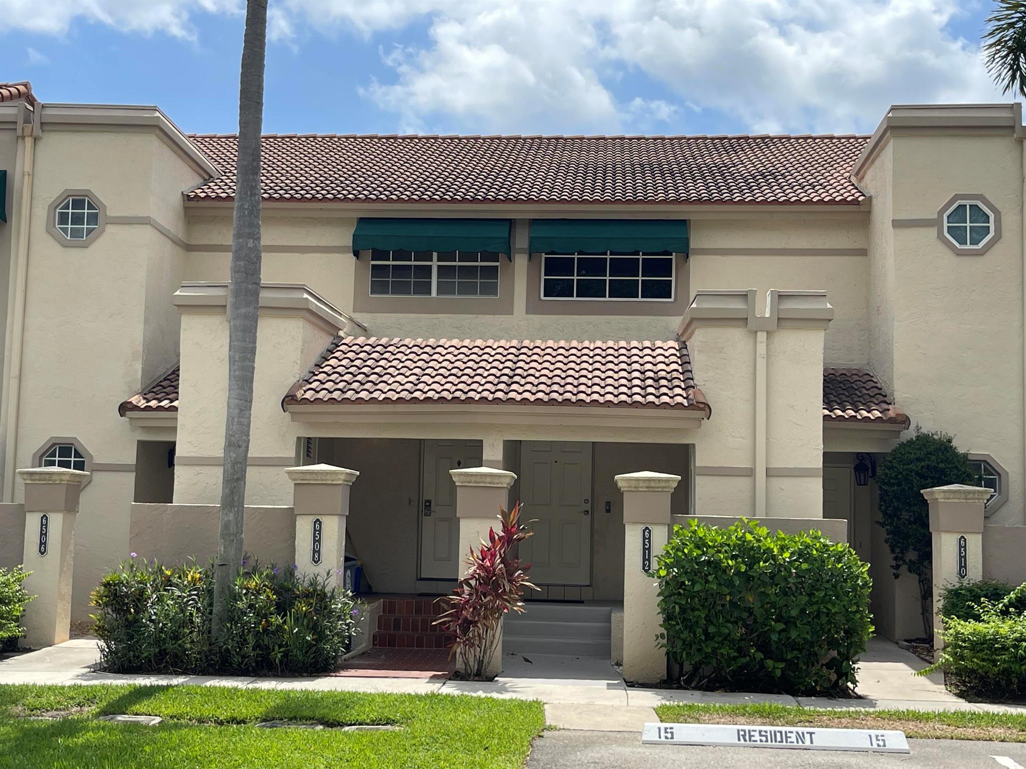 Beautiful 2/2 condo in the most desired Community of Boca Pointe. Very light and bright, Plum at Boca Pointe has a pool for each building, maned gate. It is centrally located next to I 95, turnpike, best public schools, restaurants near shopping, next to Deerfield Beach. Town Center Mall. It is freshly painted.
