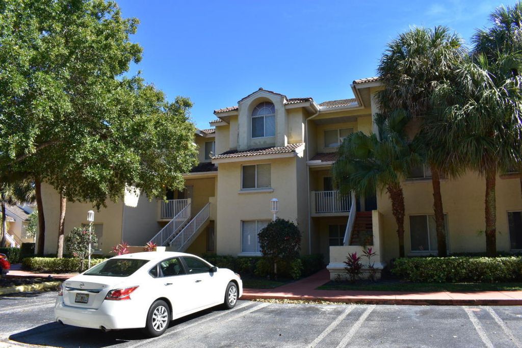 Photo of 6202 Glenmoor Drive #6202, West Palm Beach, FL 33409 (MLS # B26021356)