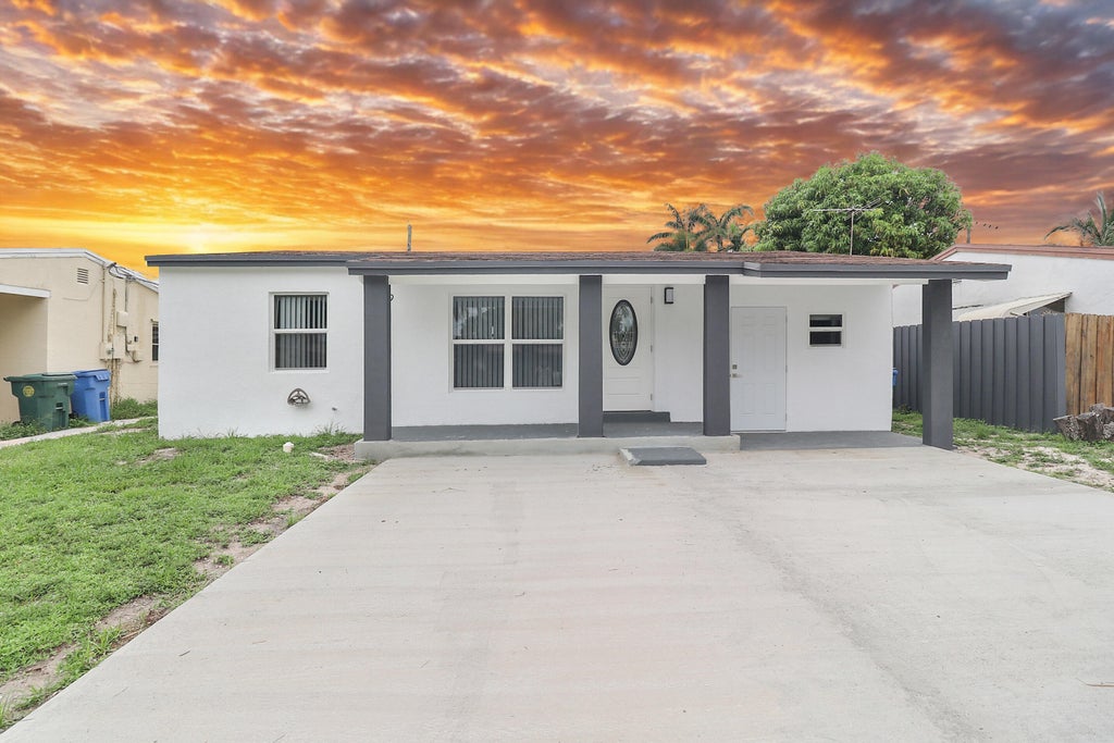Photo of 5209 N ANDREWS Avenue, Oakland Park, FL 33309 (MLS # B26062918)