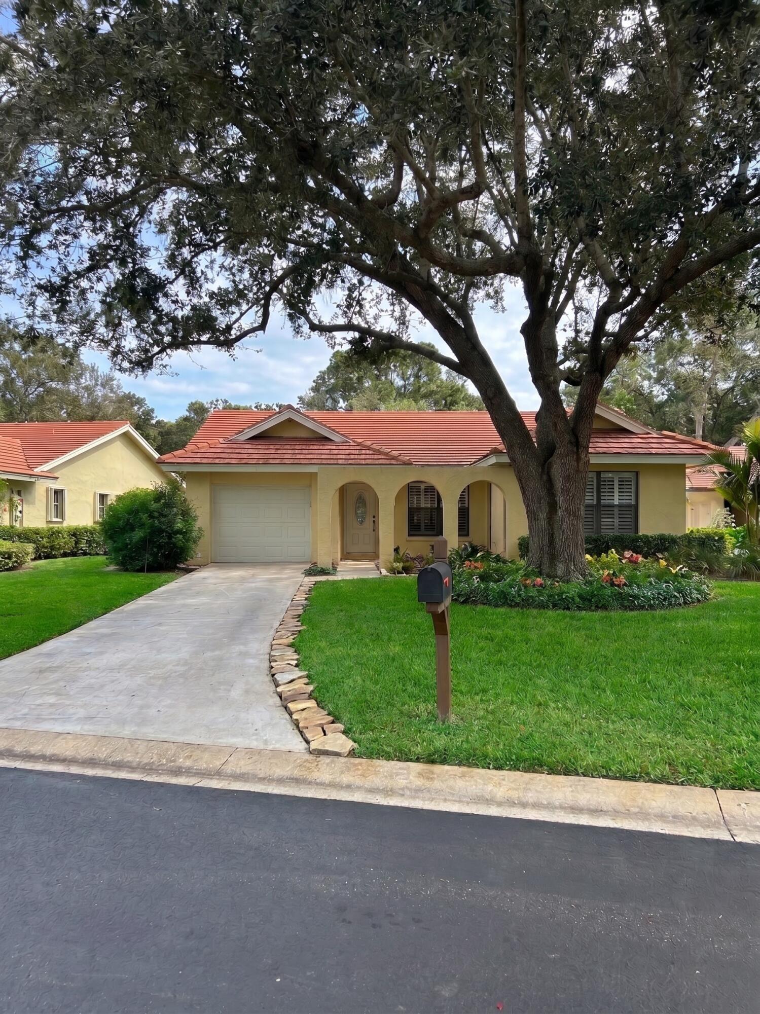 2775 SW WILLOWOOD Circle