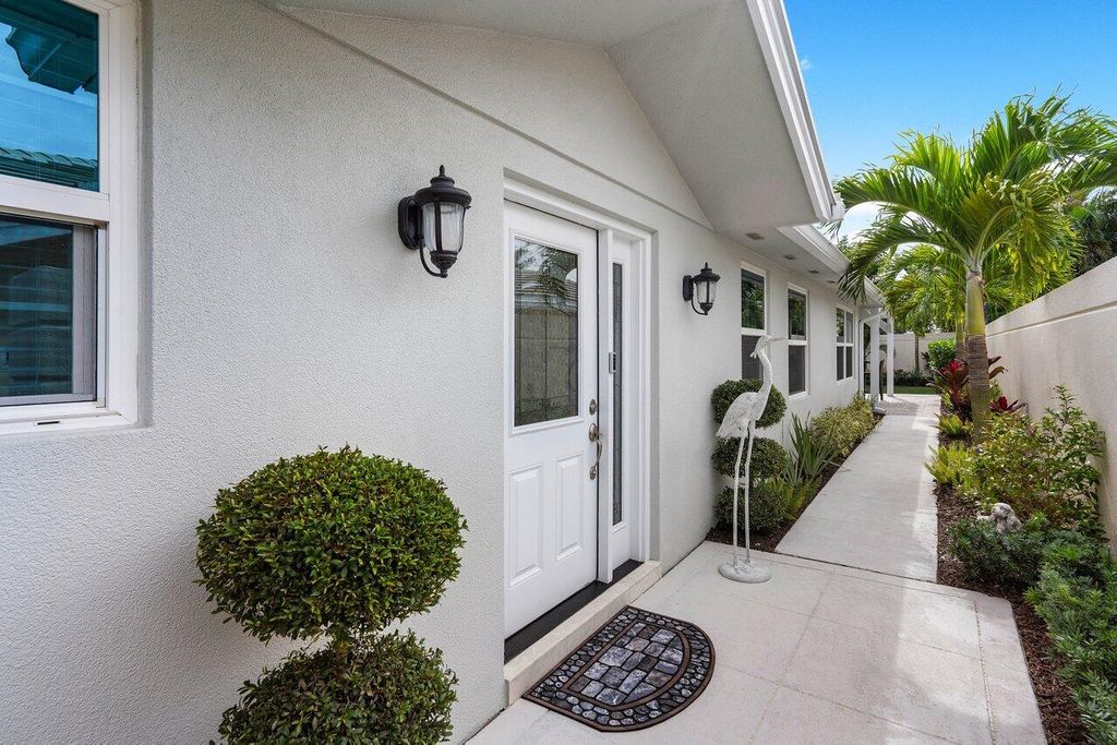 Photo of 4460 Royal Fern Way, Palm Beach Gardens, FL 33410 (MLS # R10949312)