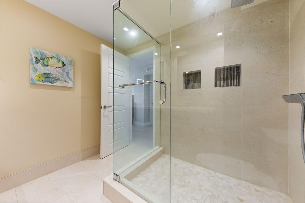 PLAZA SOUTH CONDO - Residential Lease