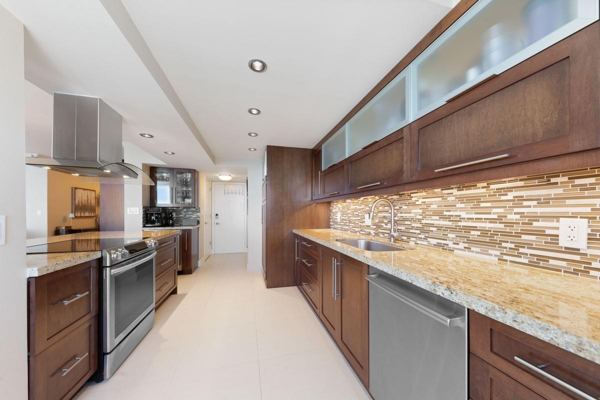 PLAZA SOUTH CONDO - Residential Lease