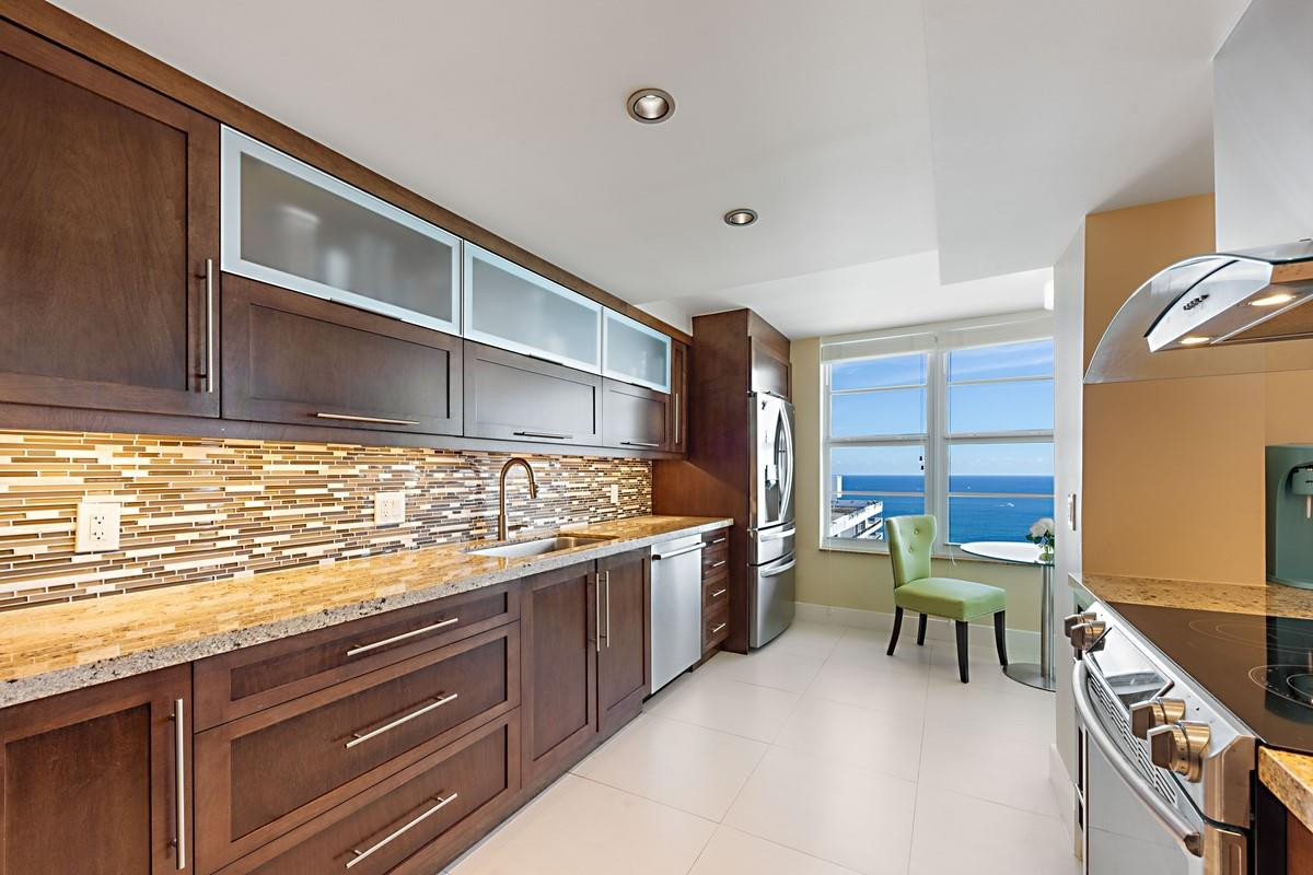 PLAZA SOUTH CONDO - Residential Lease