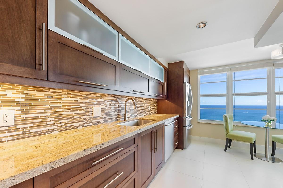 PLAZA SOUTH CONDO - Residential Lease