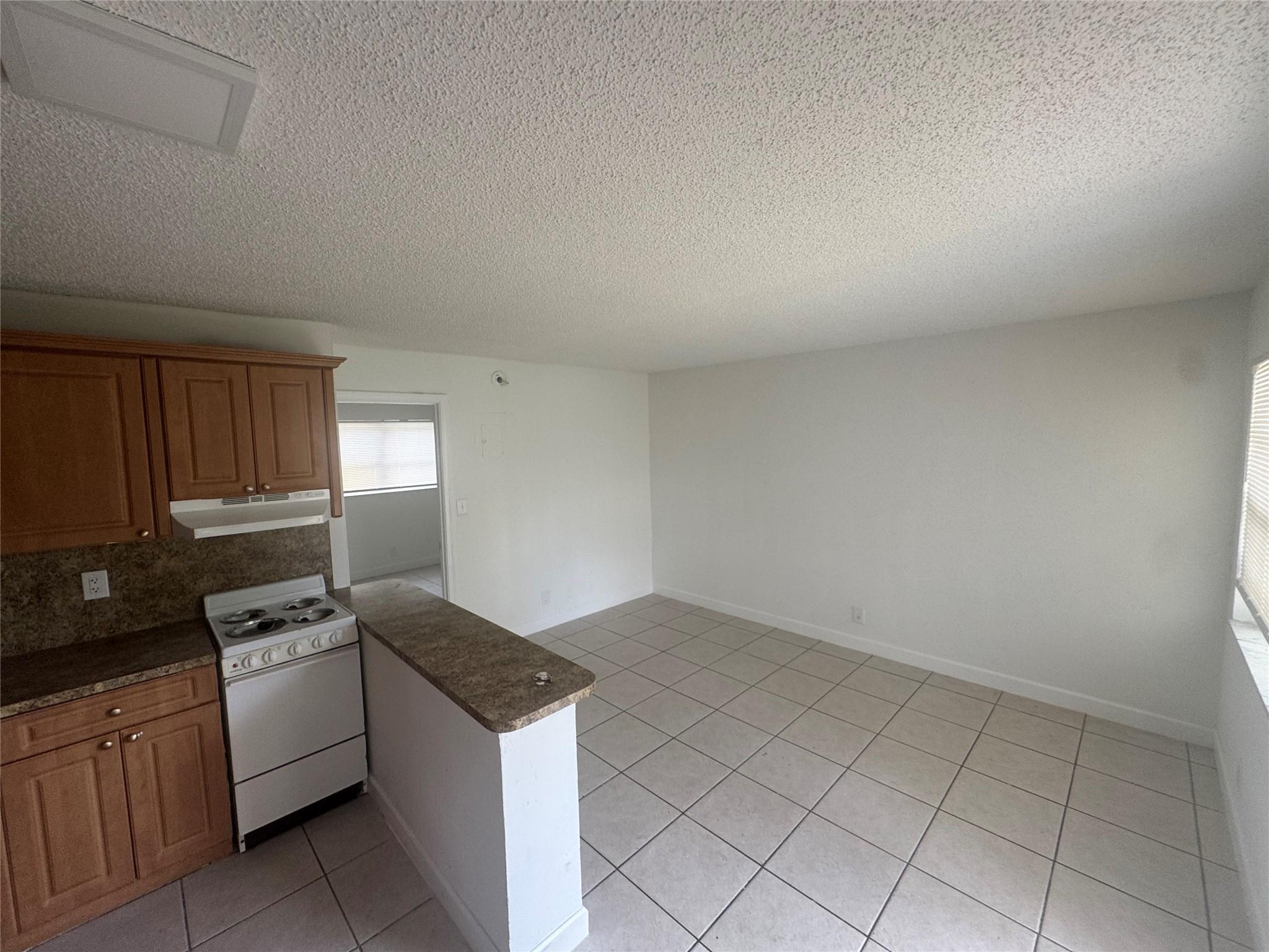 VILLAGE PARK AT OAKLAND C - Residential Lease