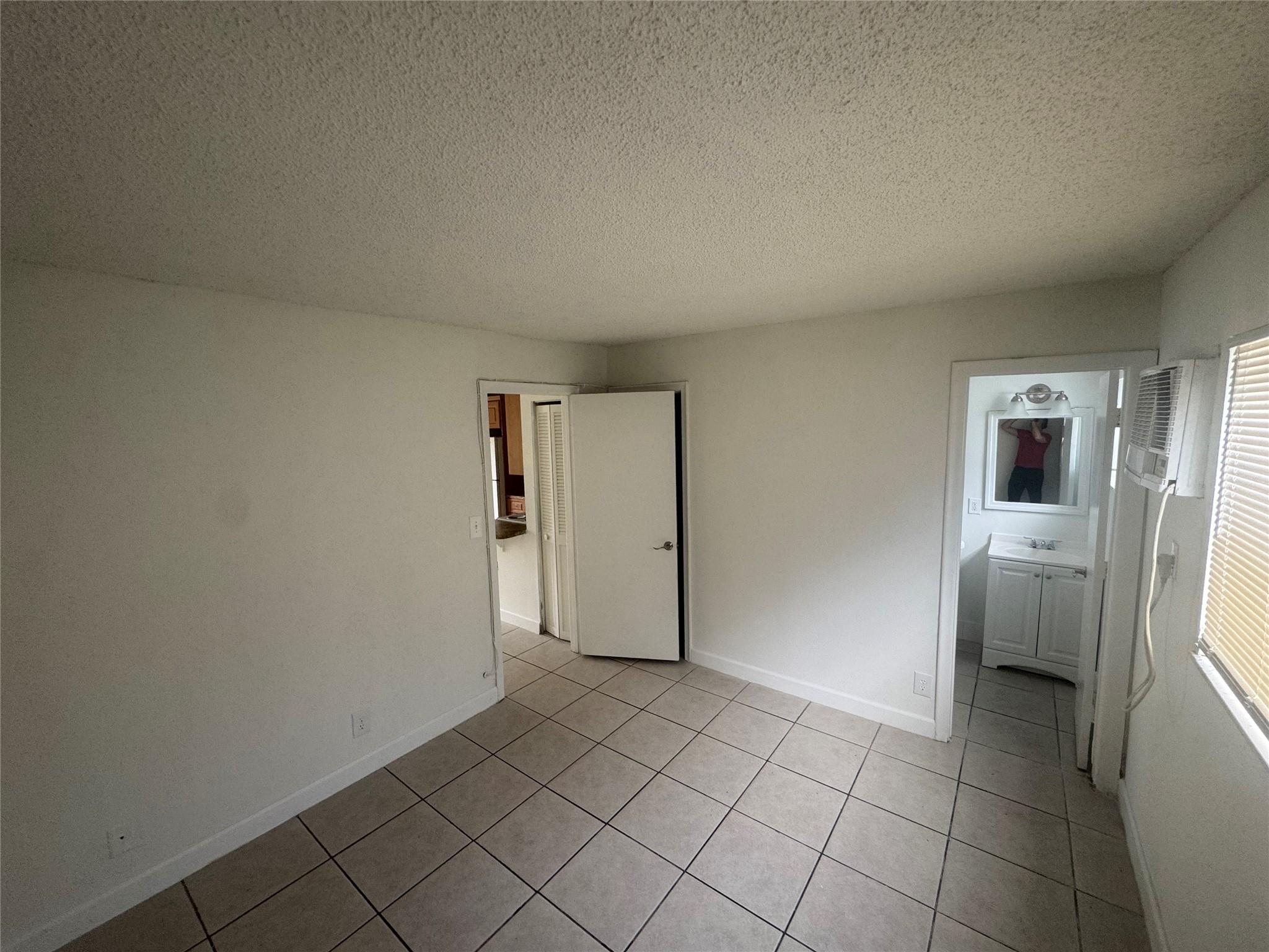 VILLAGE PARK AT OAKLAND C - Residential Lease