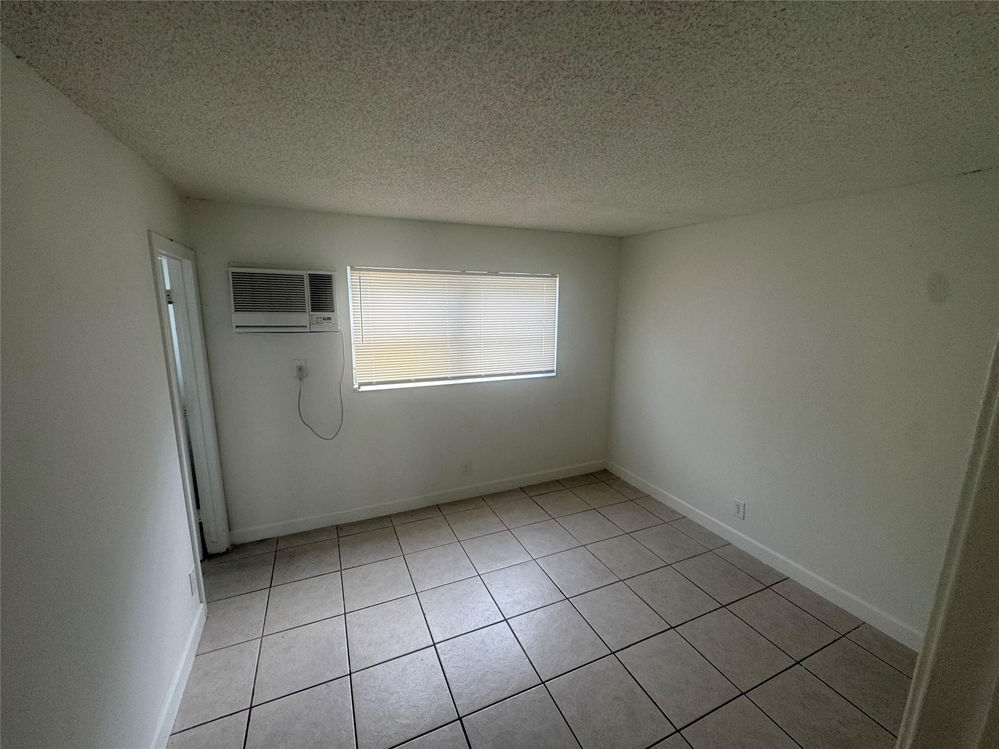 VILLAGE PARK AT OAKLAND C - Residential Lease