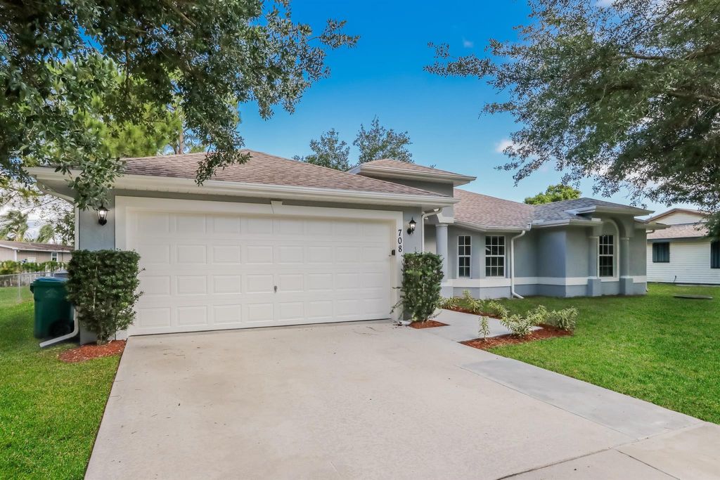 Photo of 708 NE Jordan Terrace, Port Saint Lucie, FL 34983 (MLS # R10987687)