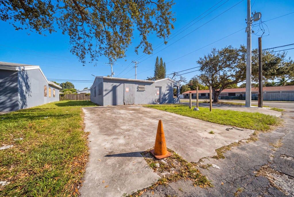 1900 N 66TH Avenue