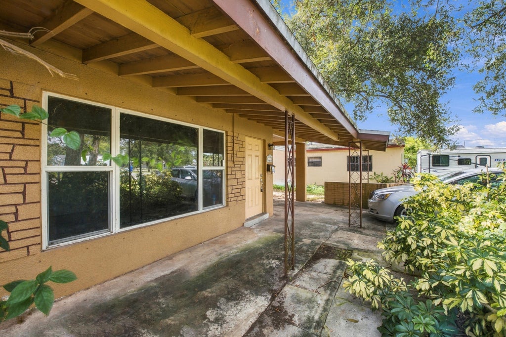 Photo of 6660 FREEDOM Street, Hollywood, FL 33024 (MLS # B26094253)