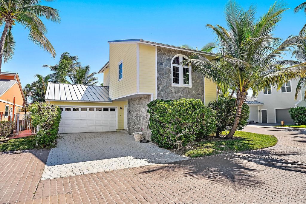 Photo of 301 Xanadu Place, Jupiter, FL 33477 (MLS # R11135470)