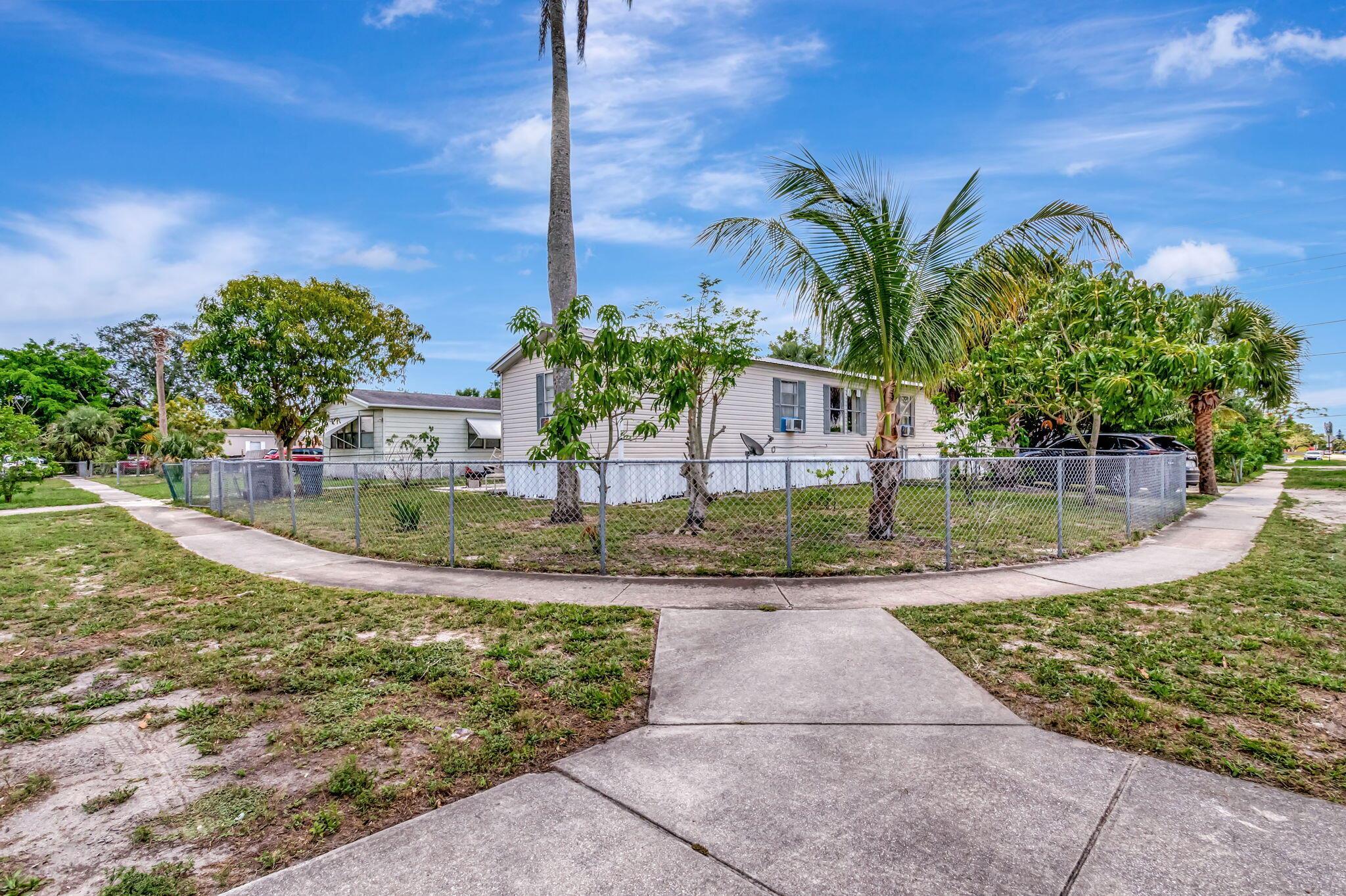 5864 Cartier Road, West Palm Beach, FL, 33417/$319,900 4 5864 Cartier Road