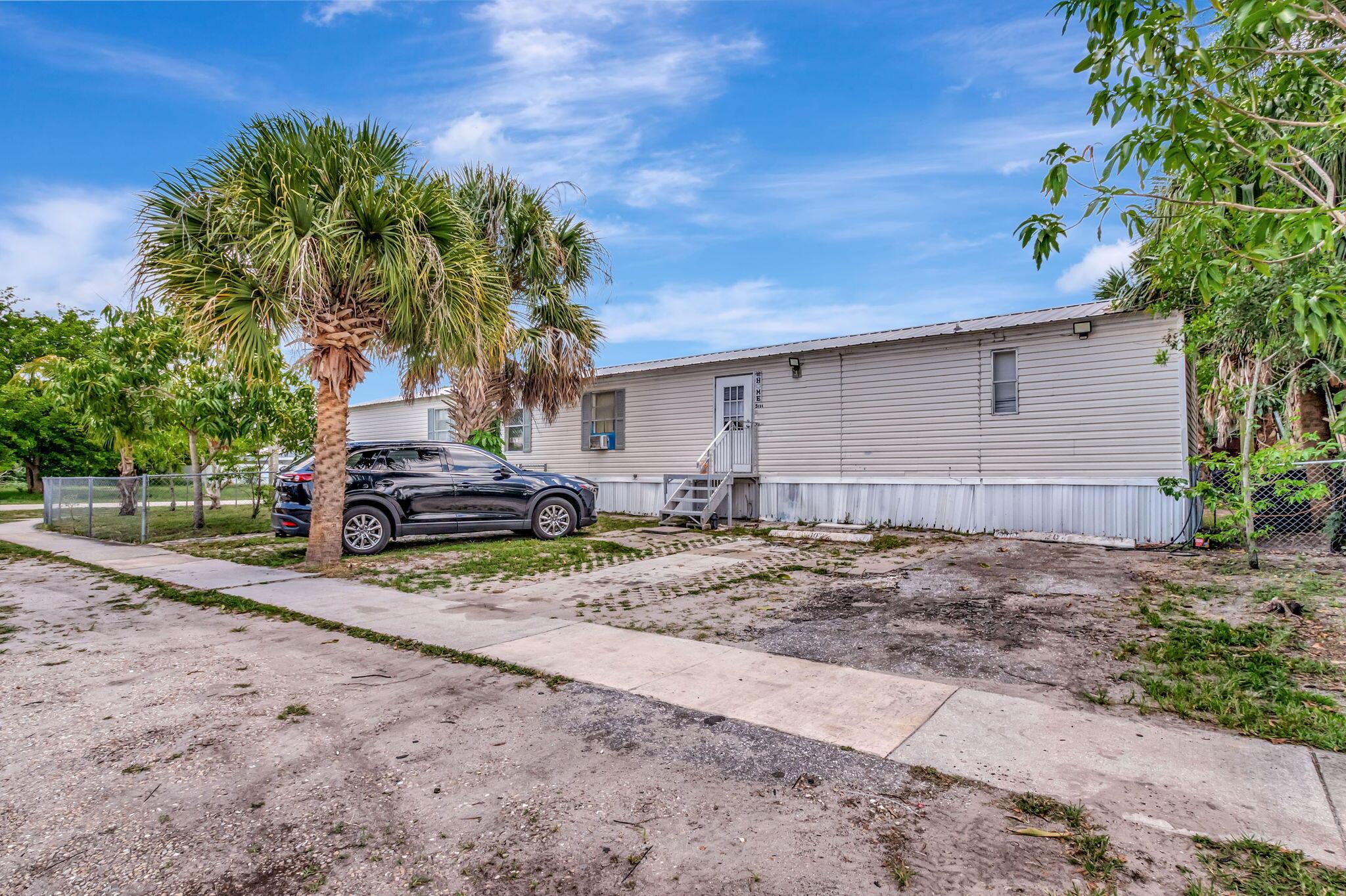 5864 Cartier Road, West Palm Beach, FL, 33417/$319,900 2 5864 Cartier Road