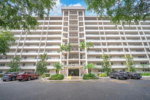 605 Oaks Dr Unit 907, Pompano Beach, FL MLS: F10491915