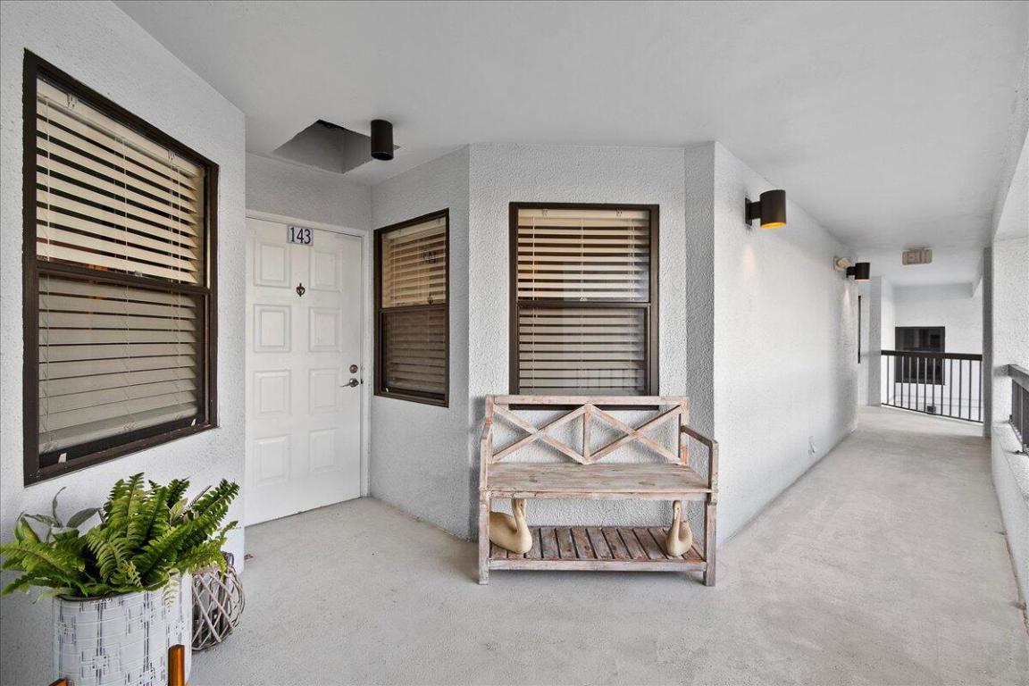 143 Bay Colony Drive N