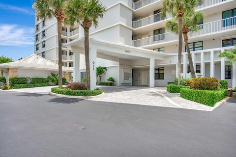 Tiny photo for 911 Ocean Drive #704, Juno Beach, FL 33408 (MLS # B26090699)