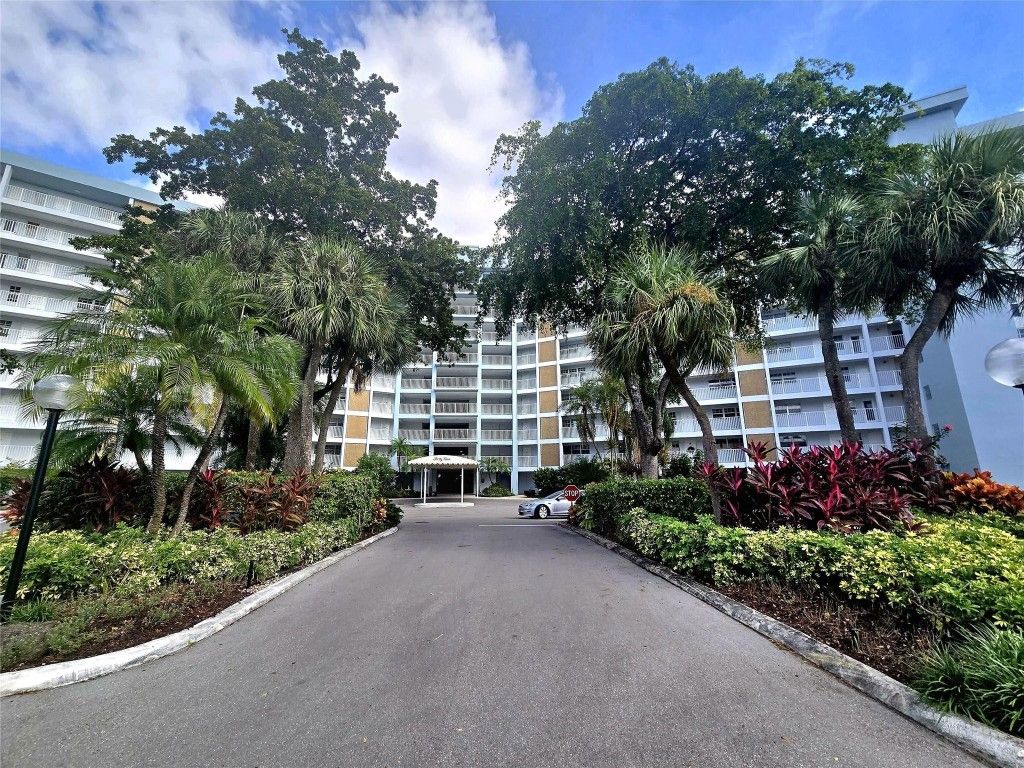 Photo of 2940 N Course Drive #112, Pompano Beach, FL 33069 (MLS # F10536364)