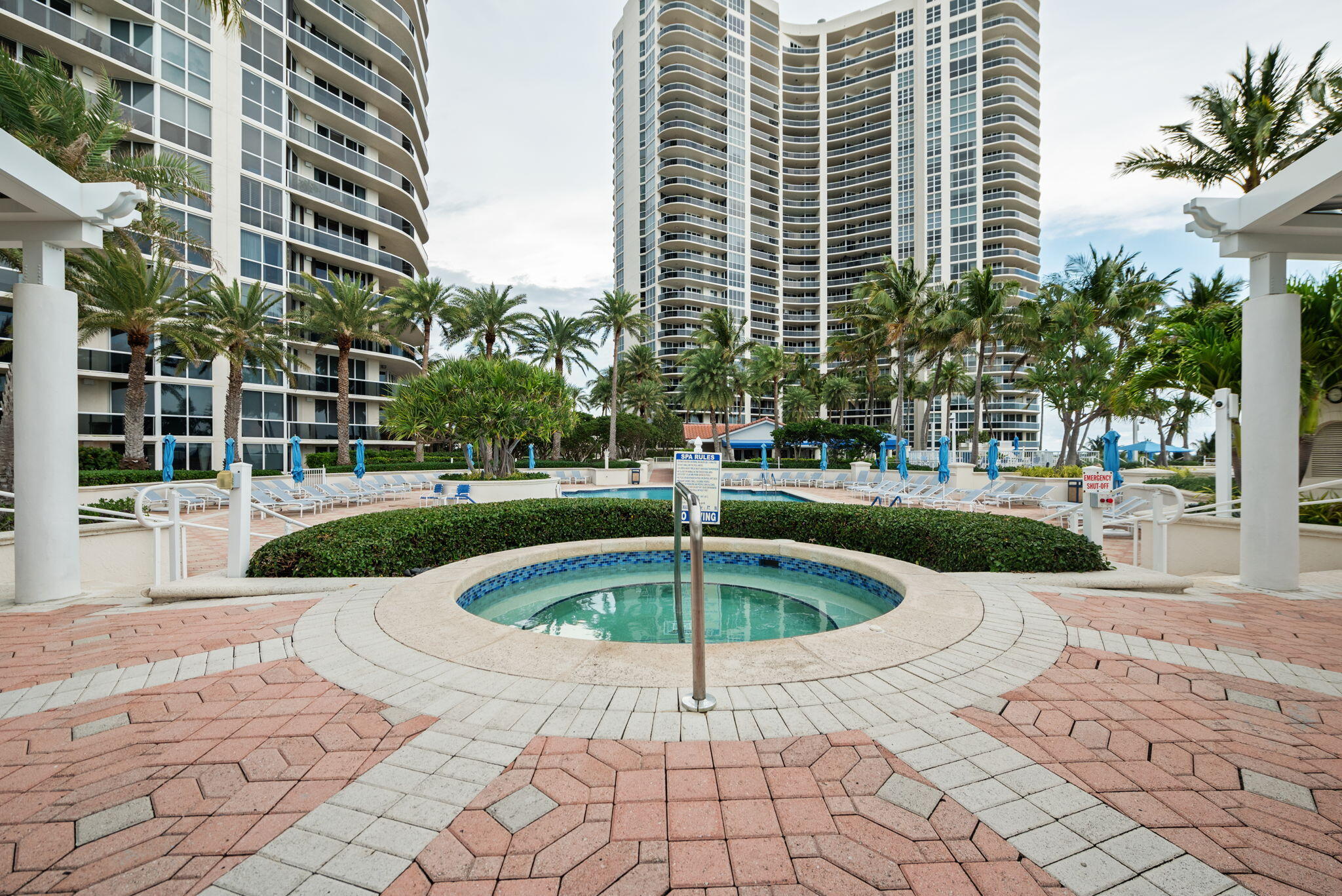 LHERMITAGE II CONDOMINIUM - Residential