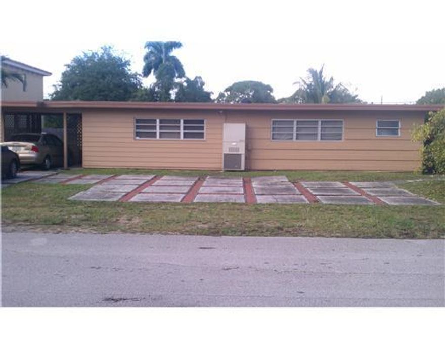 THIS 3-UNIT PROPERTY CONSISTS OF A 2BR, 2BA, ATTACHED TO A 1BR, 1BA, EACH WITH IT'S VERY OWN CARPORT SPACE. THE OTHER 2BR, 1 BA UNIT IS DETACHED AND IS ON THE WEST (REAR) END OF THE PROPERTY. CENTRALLY LOCATED NEAR FORT LAUDERDALE'S FINEST SHOPS, DINING,  NIGHTLIFE AND BEACHES. 1-MILE FROM THE GALLERIA MALL, 2-MILES FROM THE BEACH, AND 3-MILES TO LAS OLAS/DOWNTOWN.
