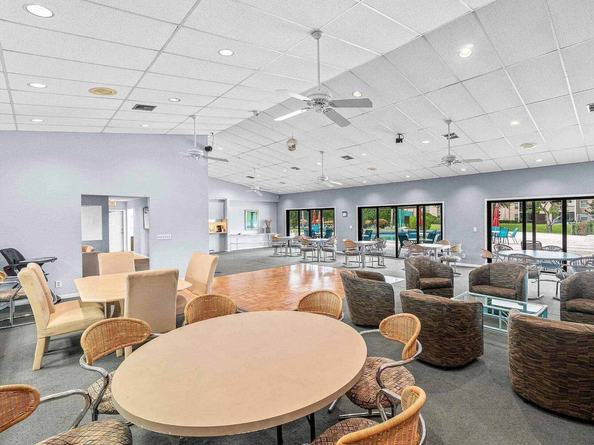 LAGO DEL REY NORTH CONDO - Residential