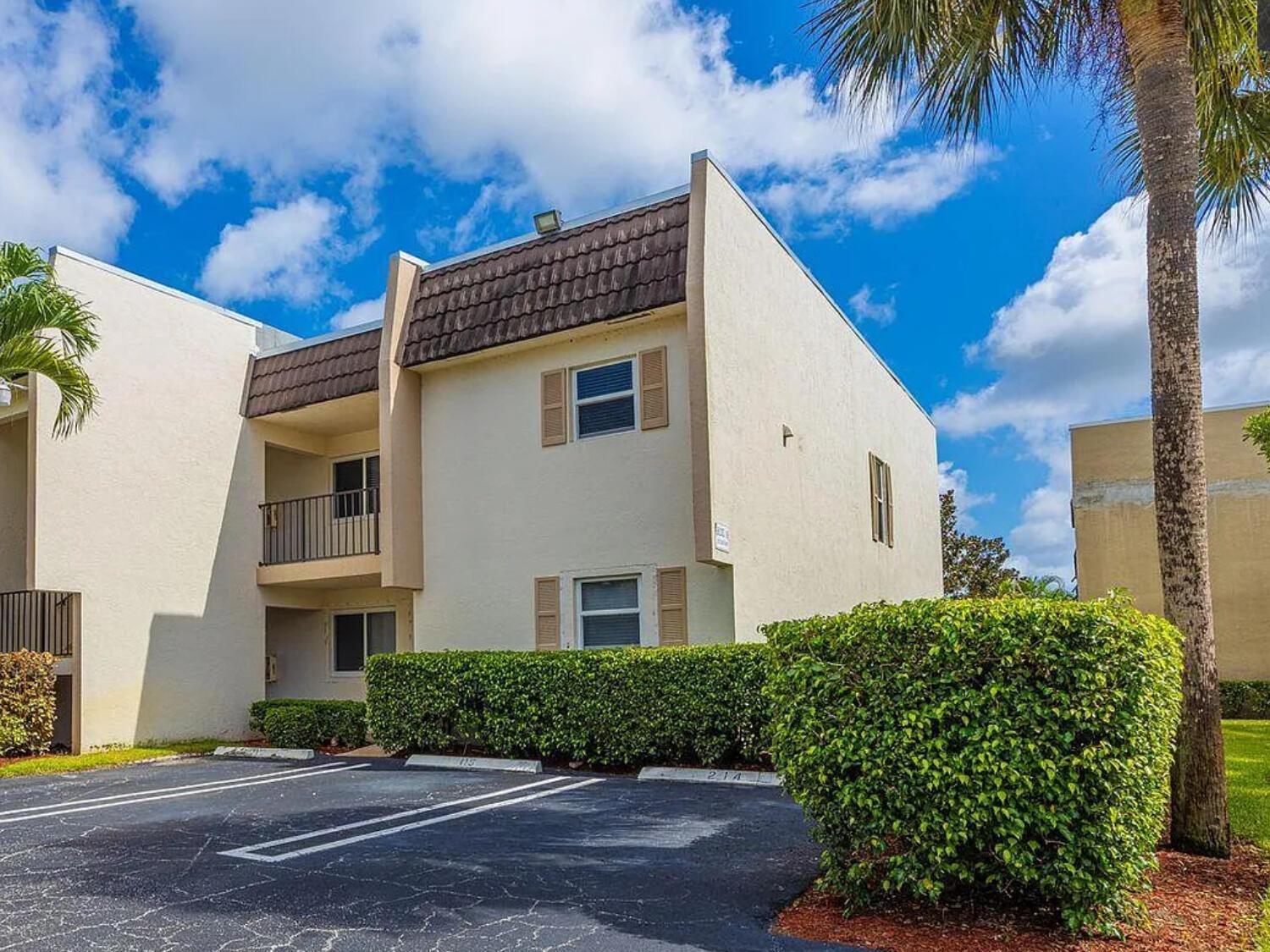 LAGO DEL REY NORTH CONDO - Residential