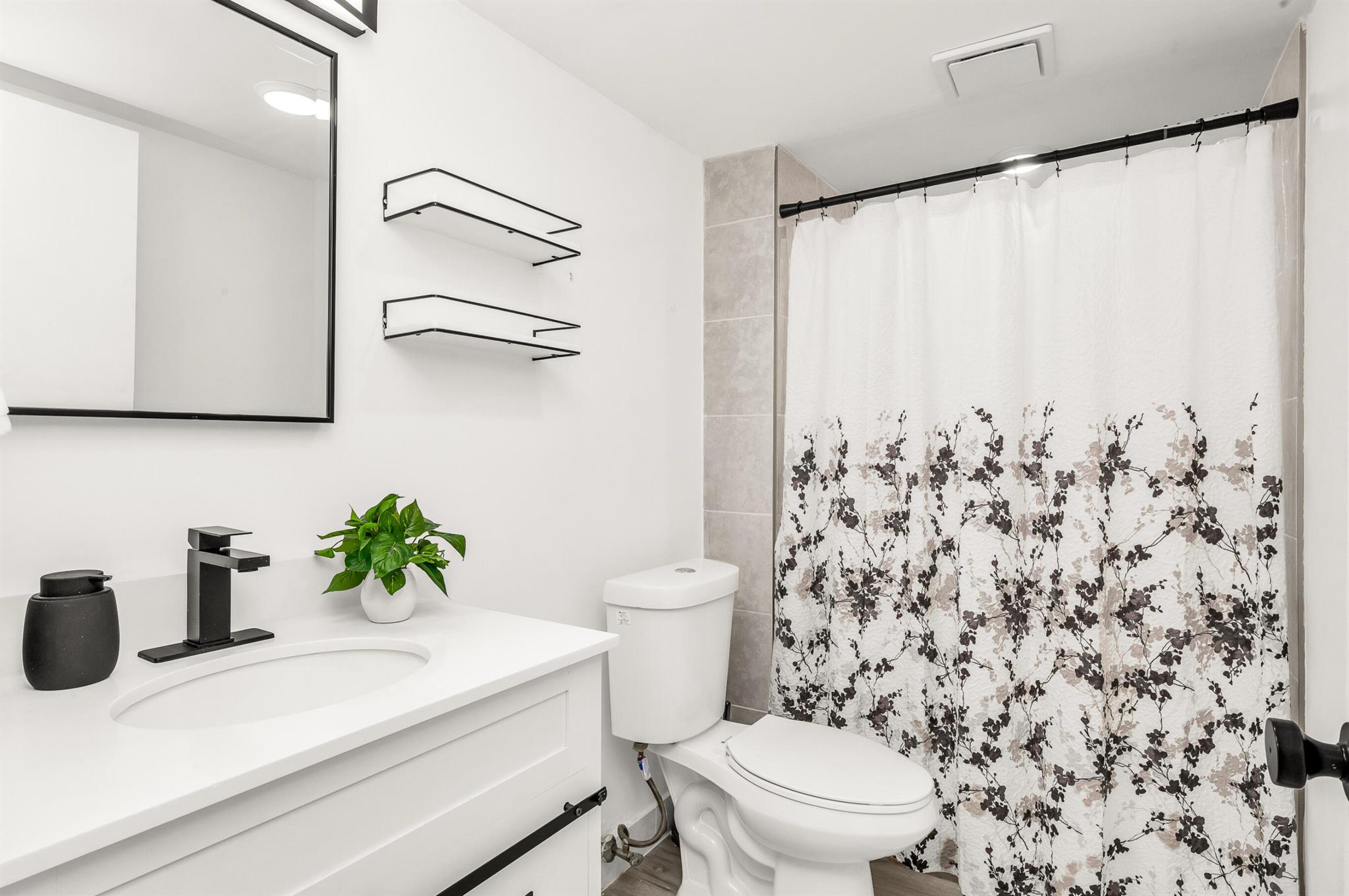 LAGO DEL REY NORTH CONDO - Residential