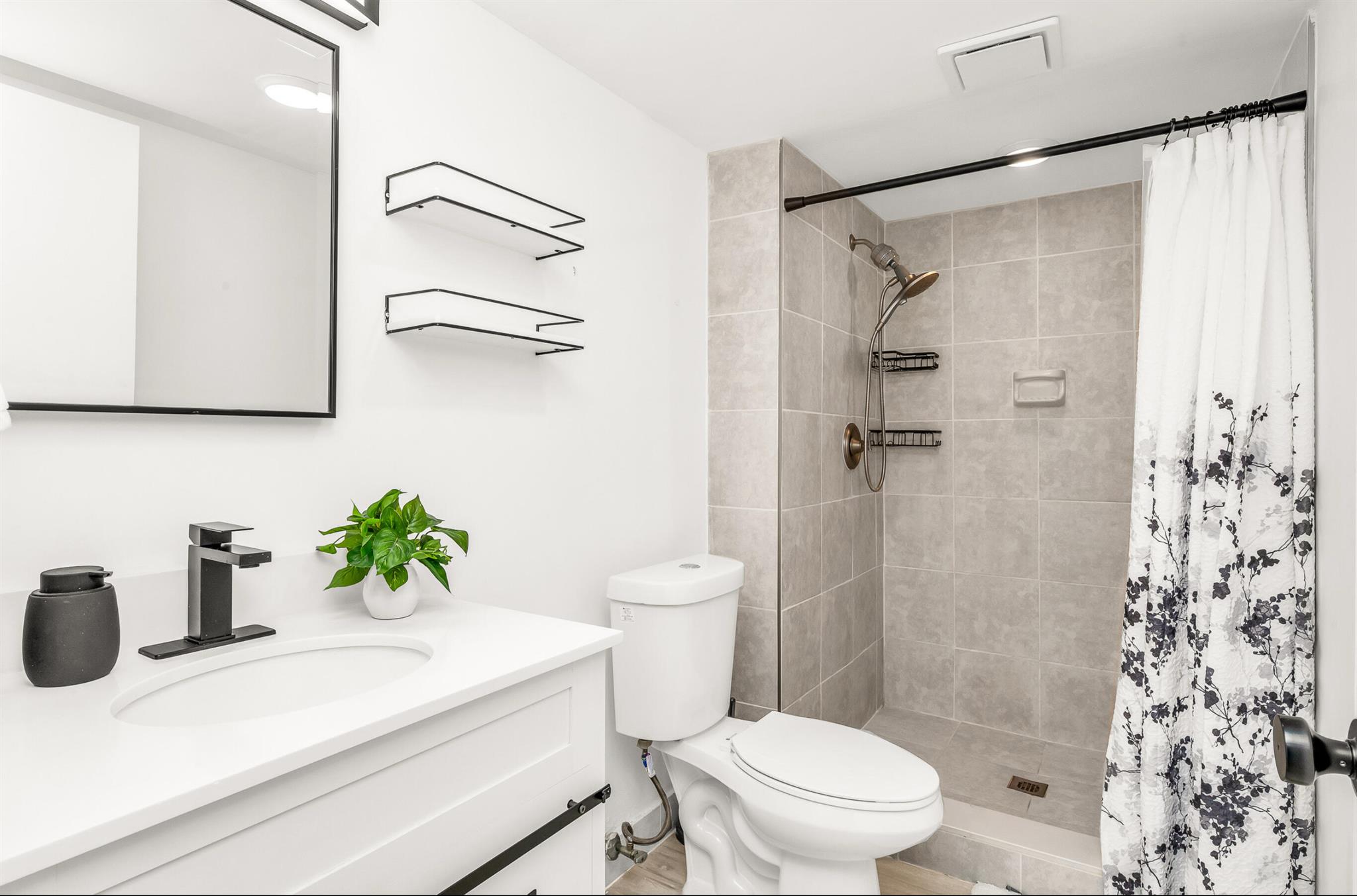 LAGO DEL REY NORTH CONDO - Residential