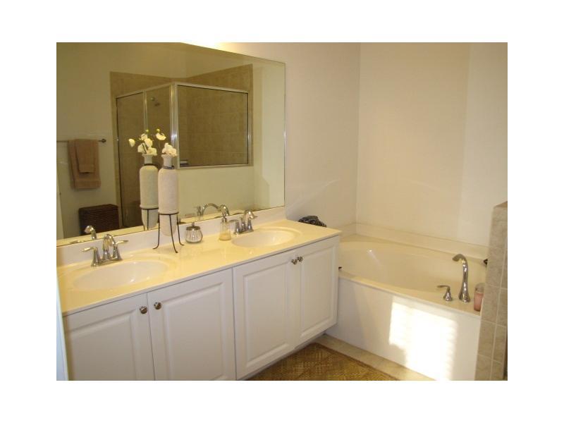 Las Brisas - Residential