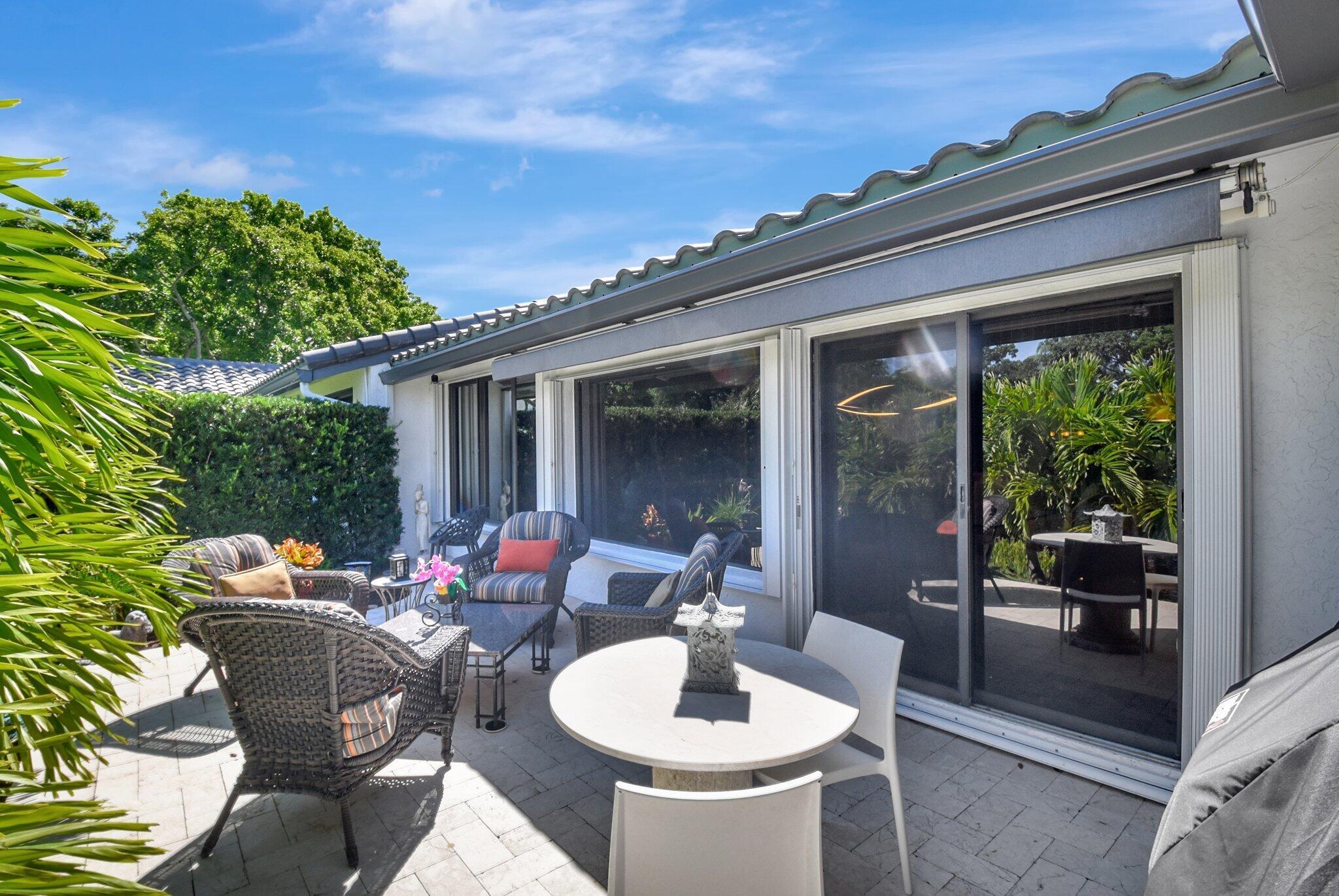 VILLAS OF HAMPSHIRE CONDO - Residential