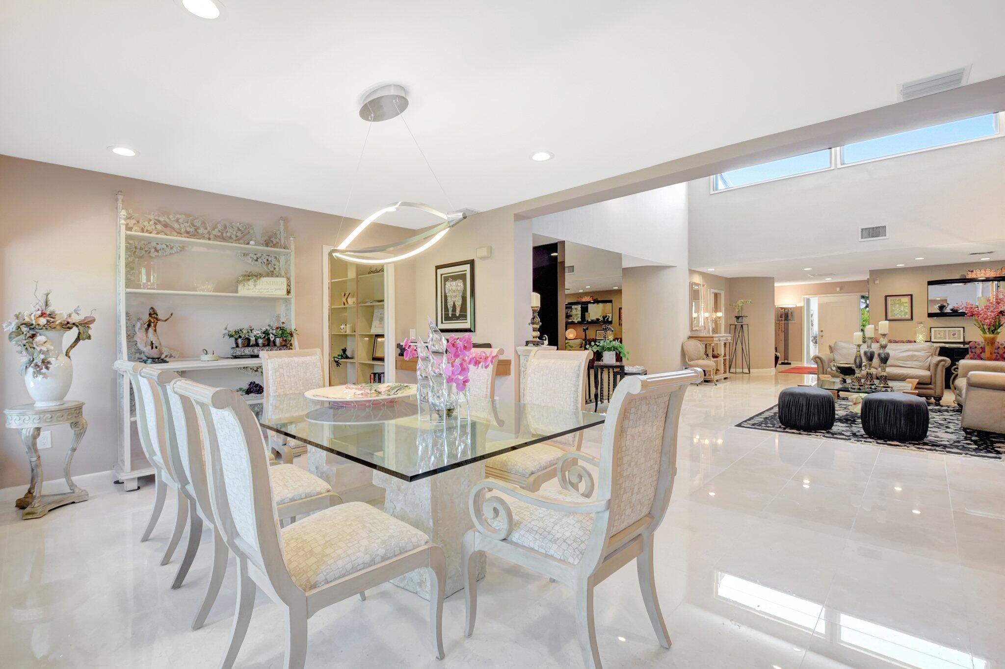 VILLAS OF HAMPSHIRE CONDO - Residential