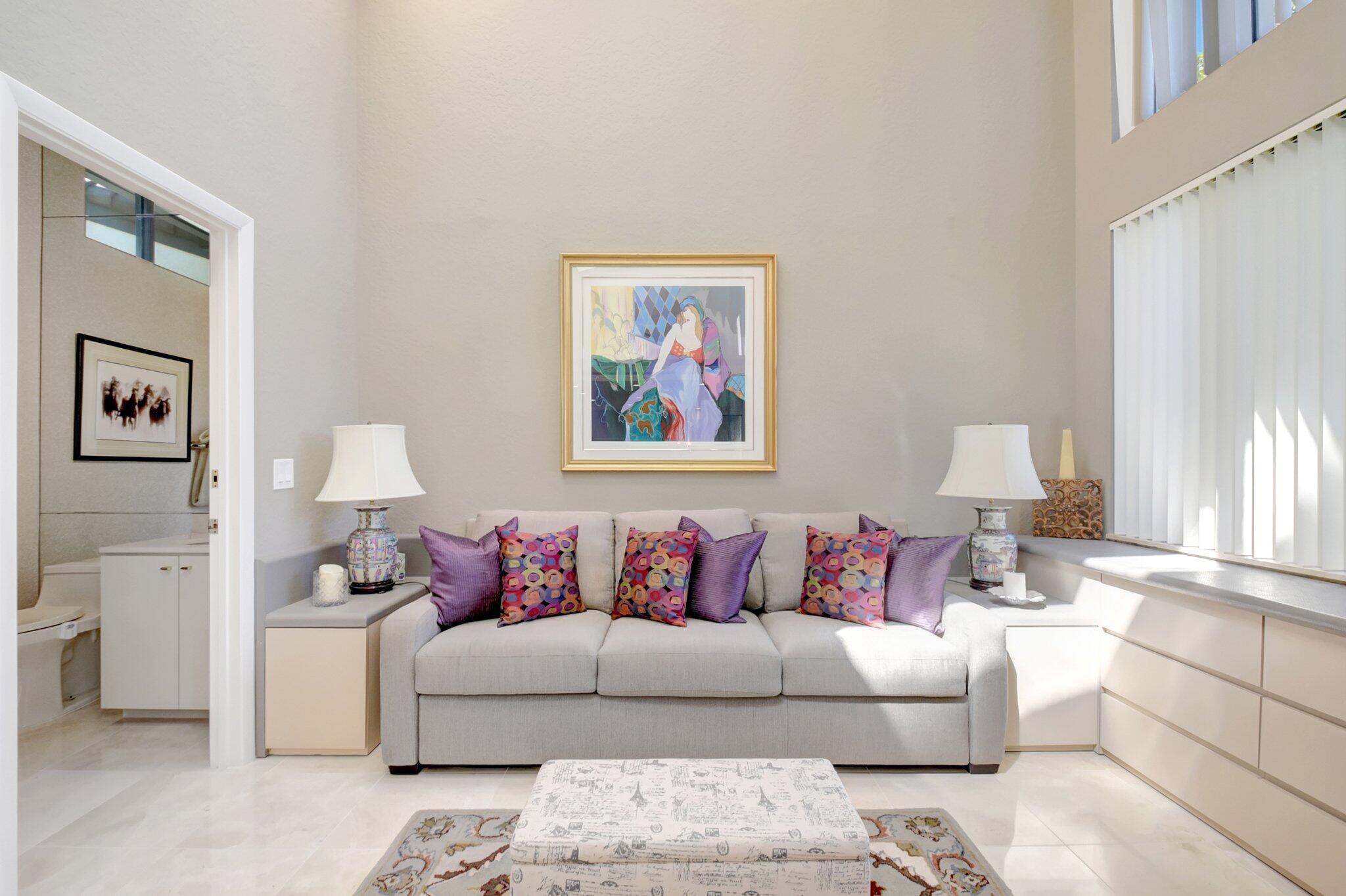 VILLAS OF HAMPSHIRE CONDO - Residential