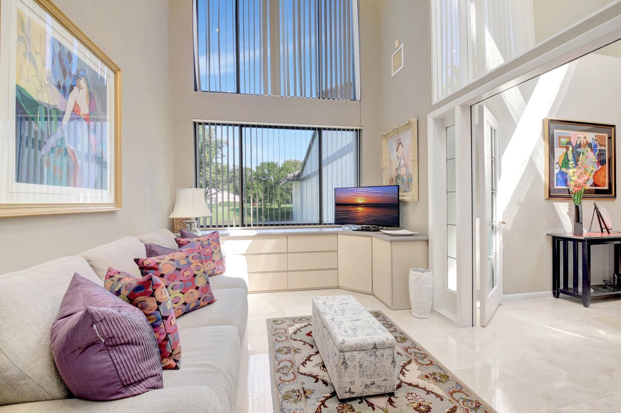 VILLAS OF HAMPSHIRE CONDO - Residential