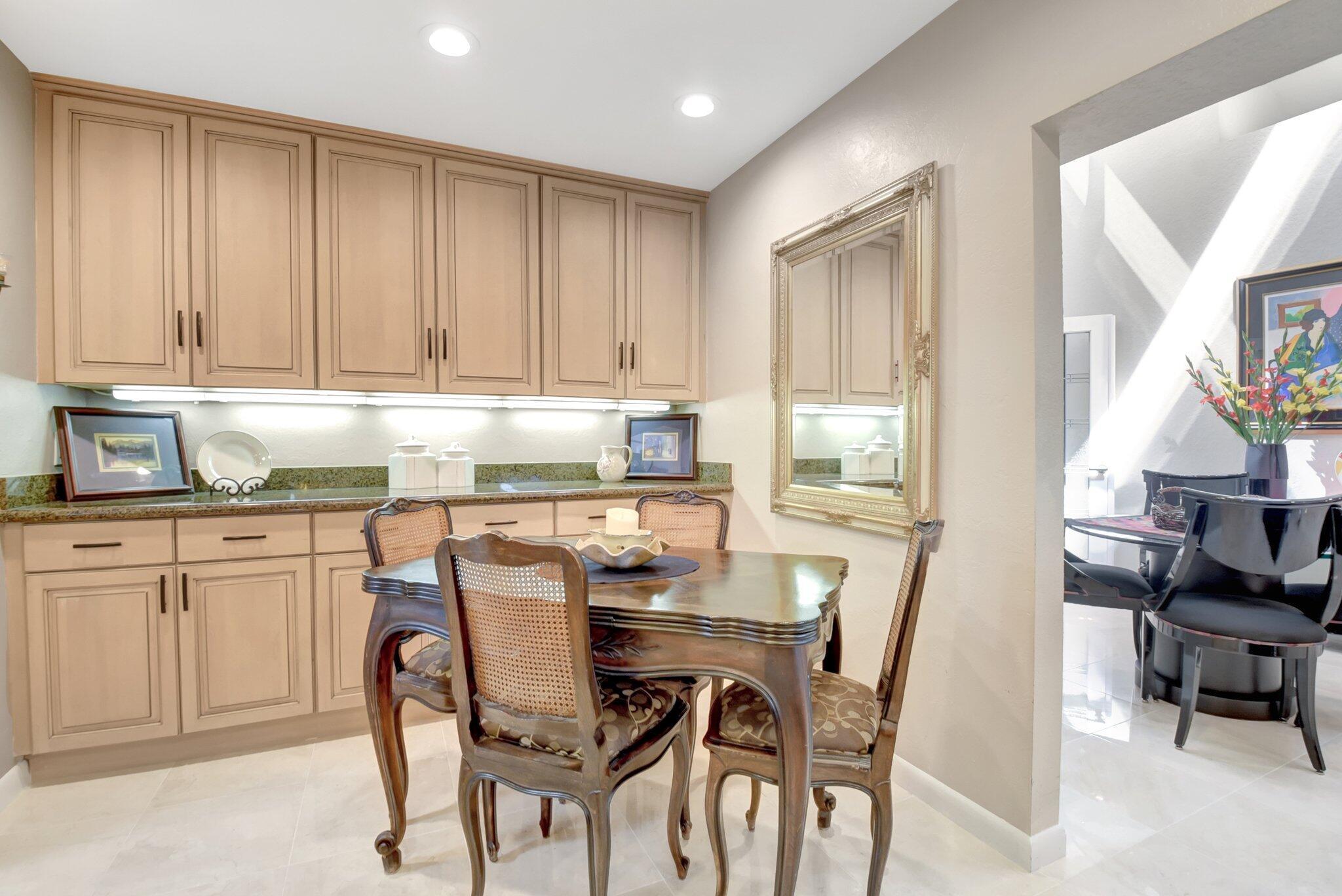 VILLAS OF HAMPSHIRE CONDO - Residential