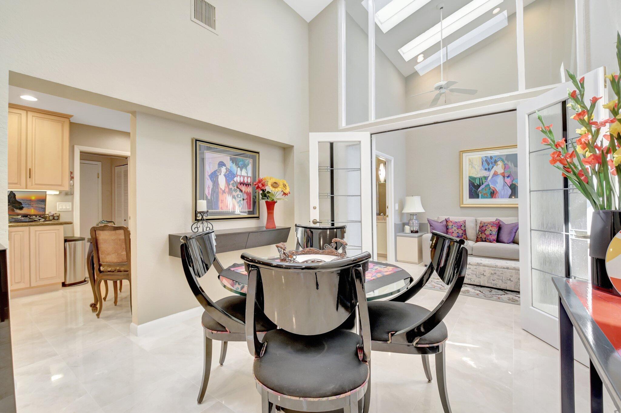 VILLAS OF HAMPSHIRE CONDO - Residential