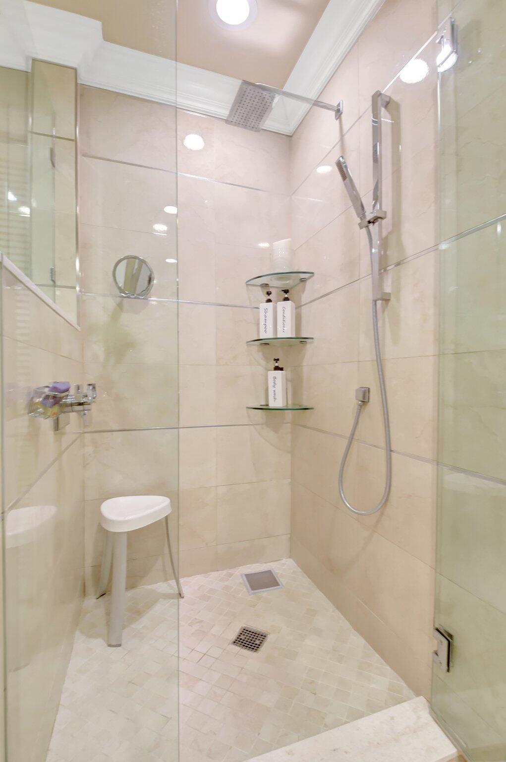 VILLAS OF HAMPSHIRE CONDO - Residential