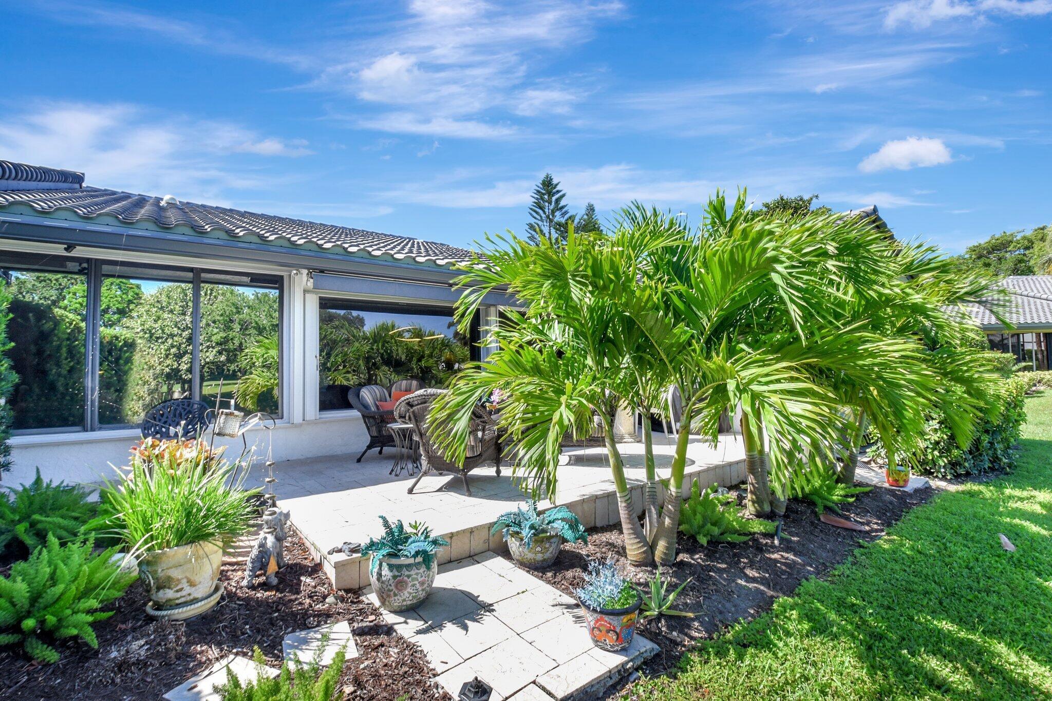 VILLAS OF HAMPSHIRE CONDO - Residential