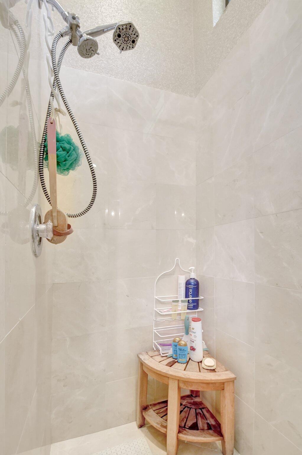 VILLAS OF HAMPSHIRE CONDO - Residential